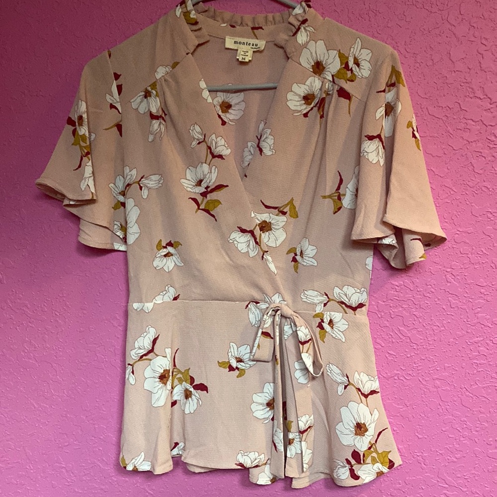 Size M cream/light pink blouse with white flowers on it. Brand Monteau.